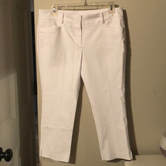 NY&Co white capris, size 8P